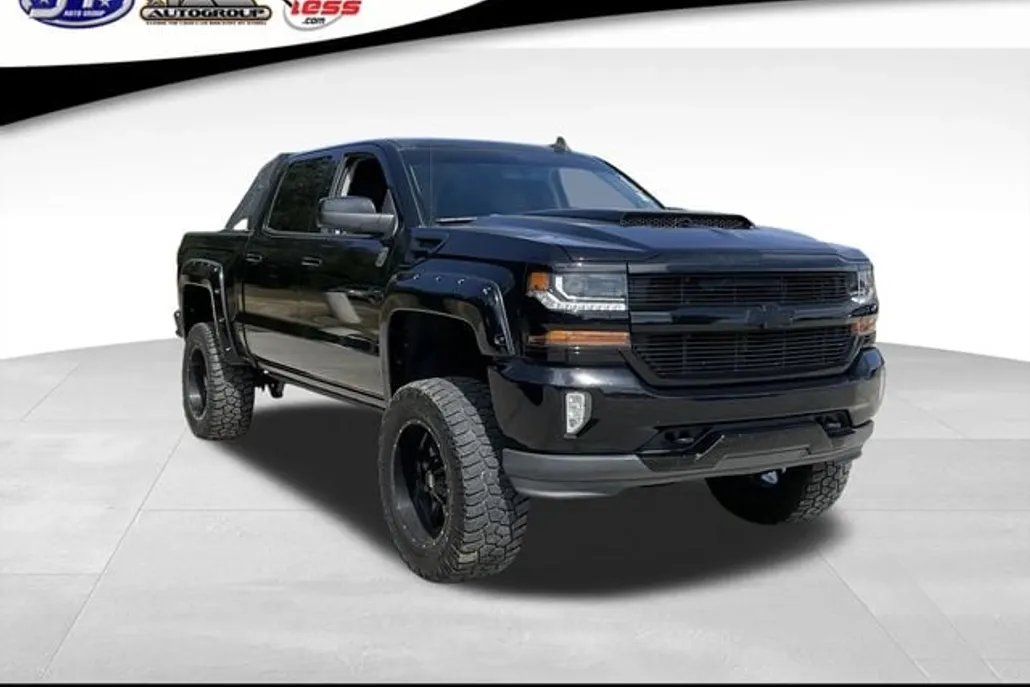 2017 Chevrolet Silverado 1500 LT photo 1