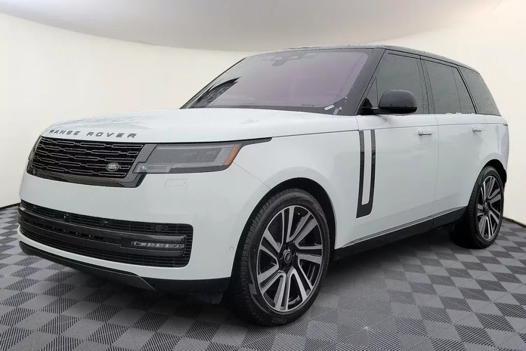 2023 Land Rover Range Rover SE photo 1