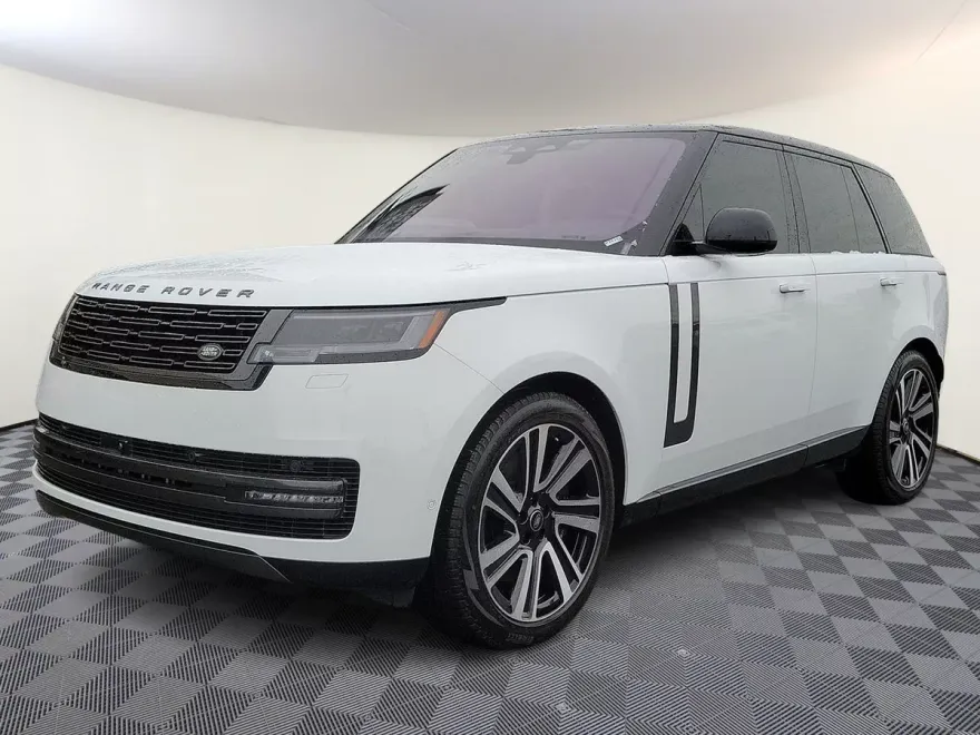 2023 Land Rover Range Rover SE photo 1