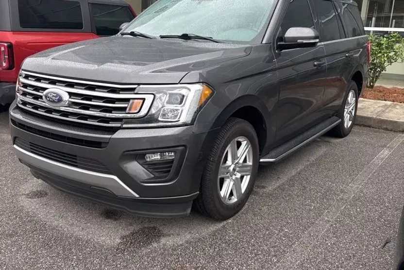 2020 Ford Expedition XLT photo 1