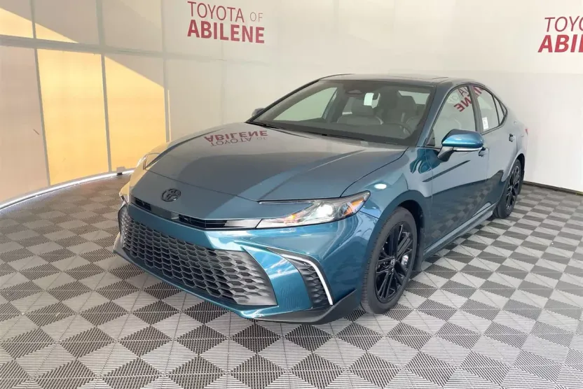 2026 Toyota Camry SE photo 1