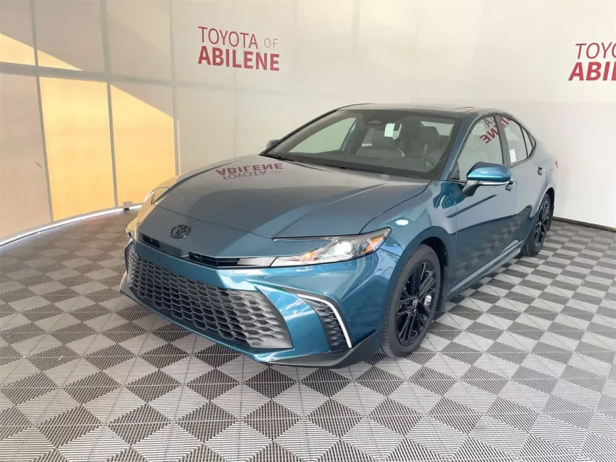 2026 Toyota Camry SE photo 1