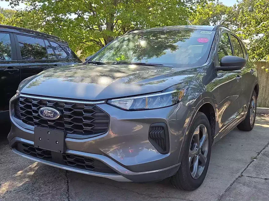 2024 Ford Escape ST-Line photo 1