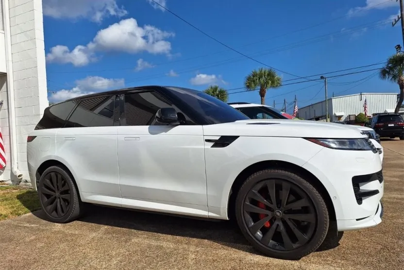 2023 Land Rover Range Rover Sport SE photo 1