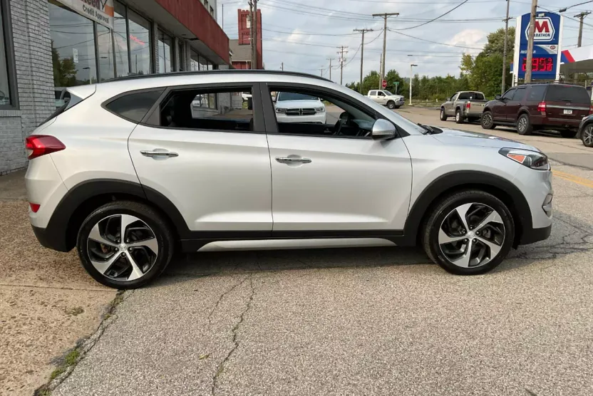 2017 Hyundai Tucson Limited photo 1