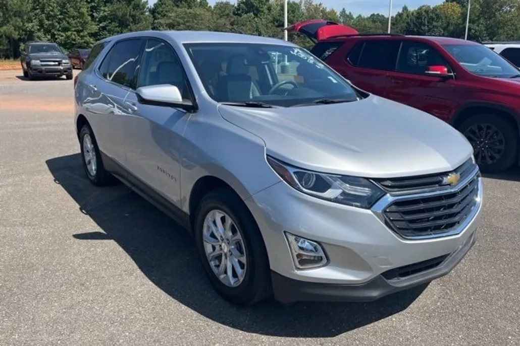 2020 Chevrolet Equinox LT photo 1