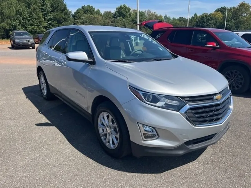 2020 Chevrolet Equinox LT photo 1