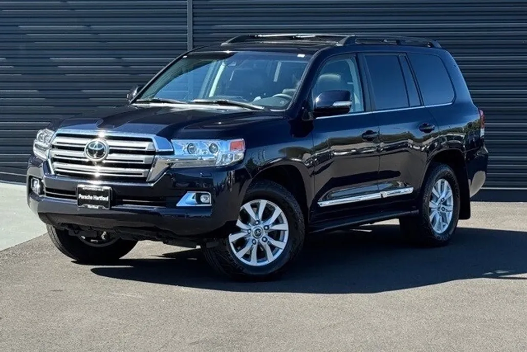 2019 Toyota Land Cruiser Base photo 1