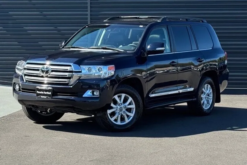 2019 Toyota Land Cruiser Base photo 1