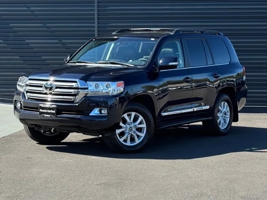 2019 Toyota Land Cruiser Base photo 1