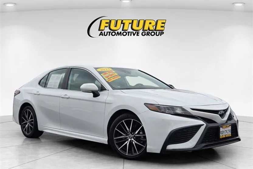 2023 Toyota Camry SE photo 1