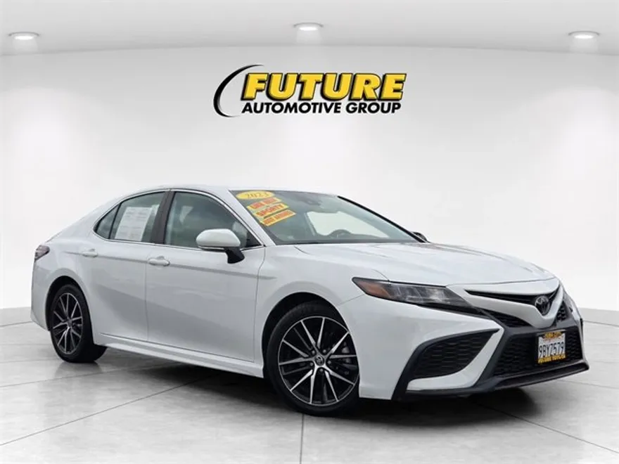 2023 Toyota Camry SE photo 1