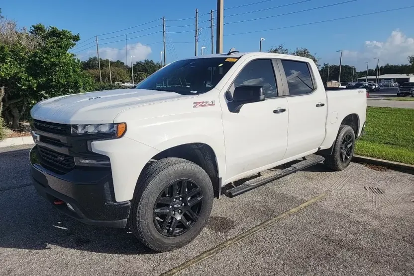 2022 Chevrolet Silverado Trail Boss LT photo 1
