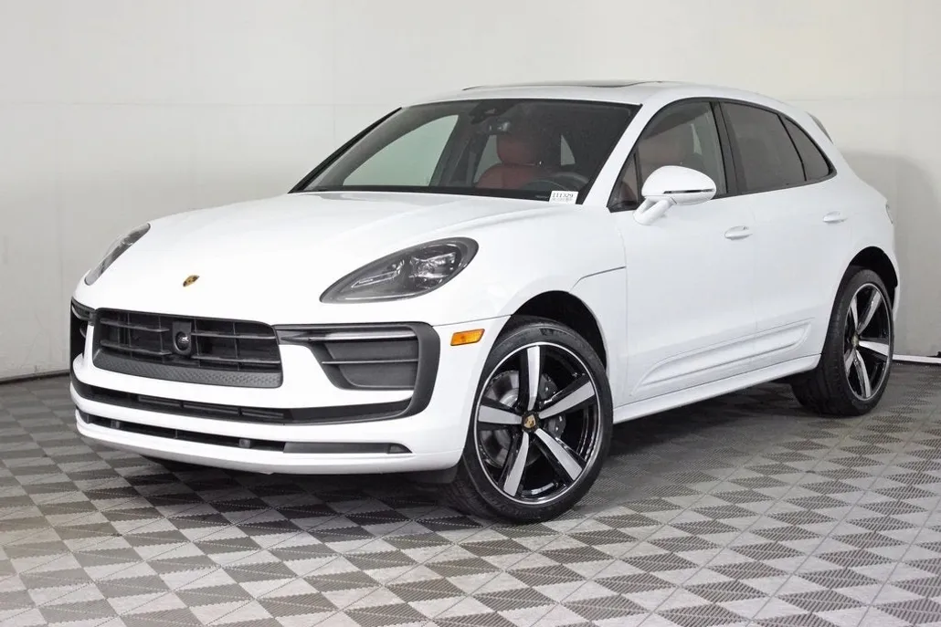 2025 Porsche Macan Base photo 1