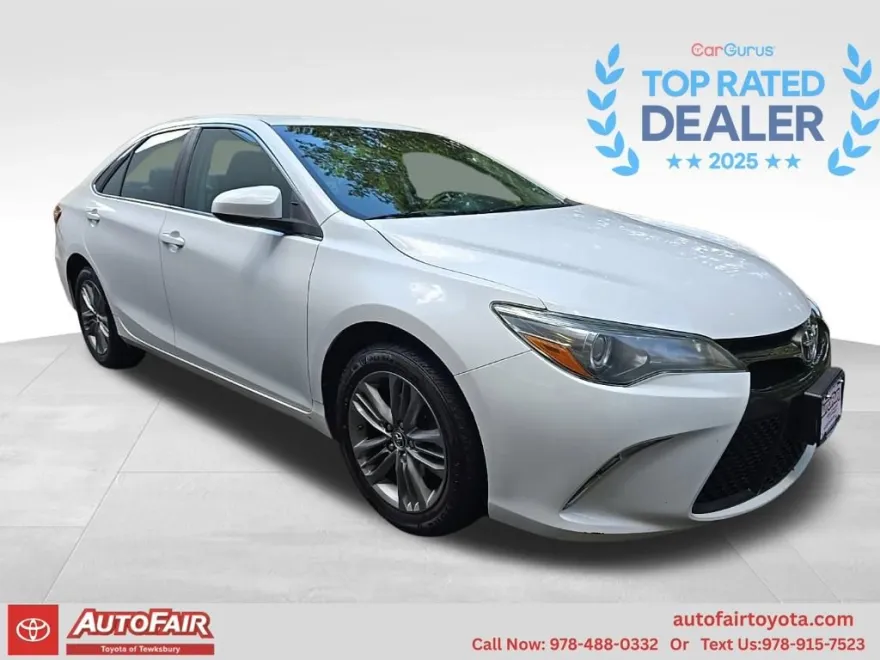 2016 Toyota Camry SE photo 1