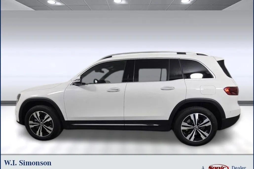 2025 Mercedes Benz GLB 250 4MATIC photo 1