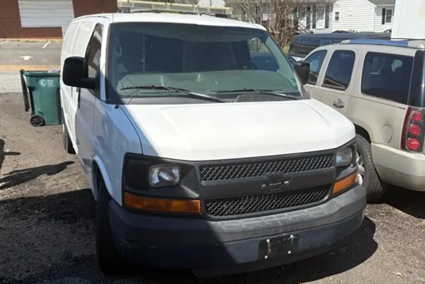 2010 Chevrolet Express photo 1