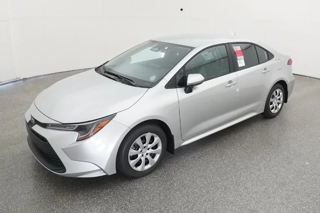 2025 Toyota Corolla LE photo 1