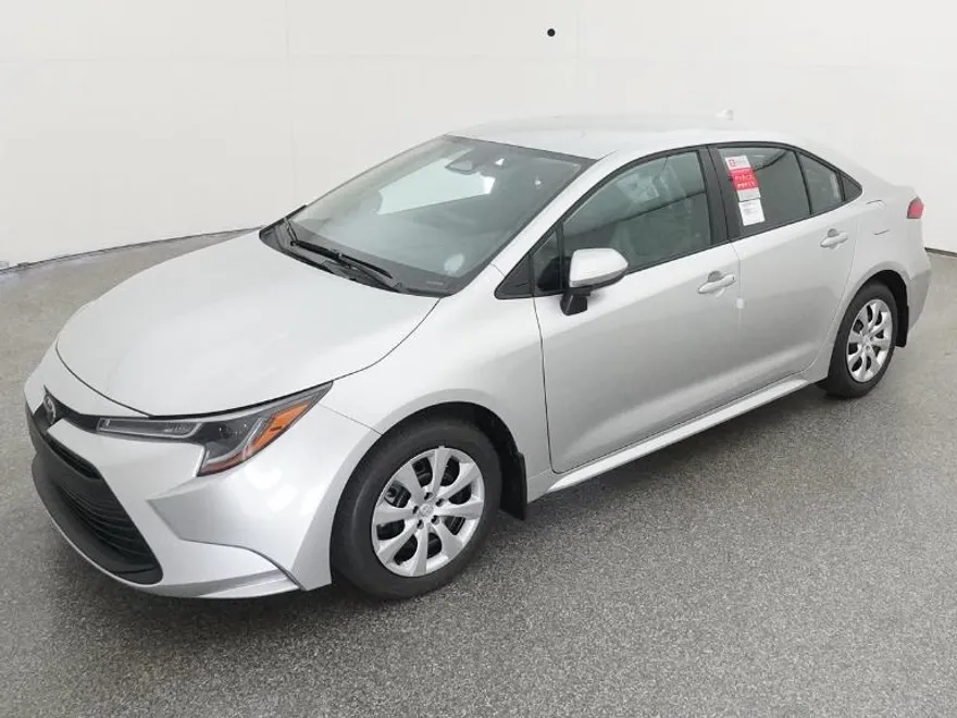 2025 Toyota Corolla LE photo 1