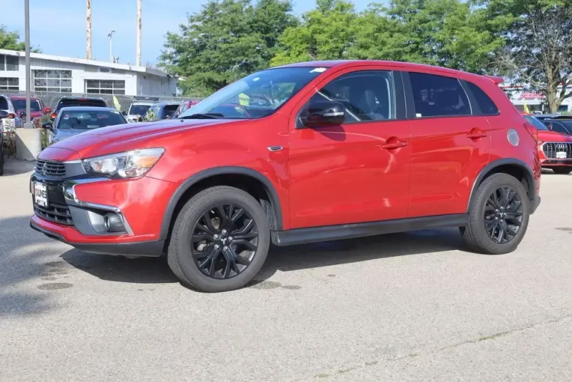 2017 Mitsubishi Outlander Sport LE photo 1