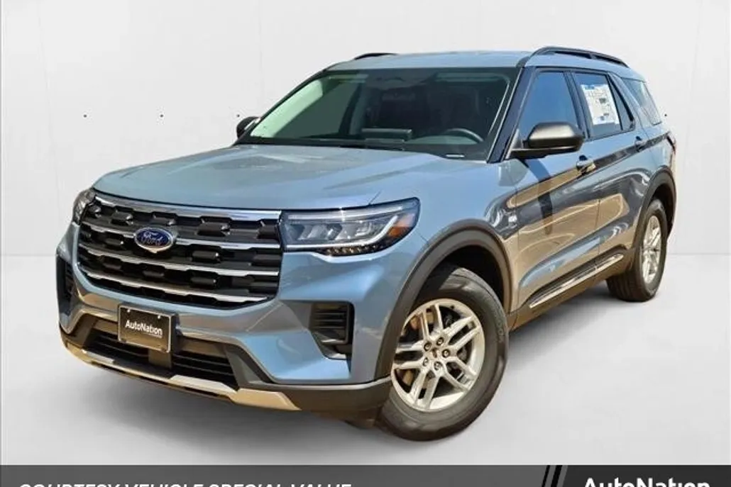 2025 Ford Explorer photo 1