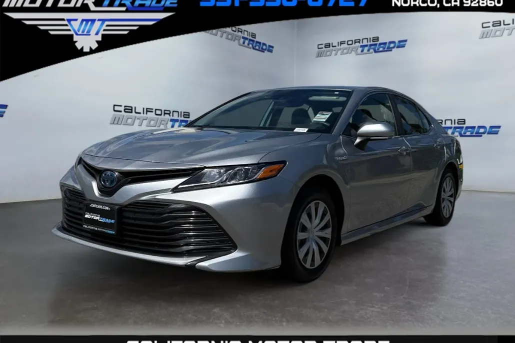 2020 Toyota Camry Hybrid LE photo 1