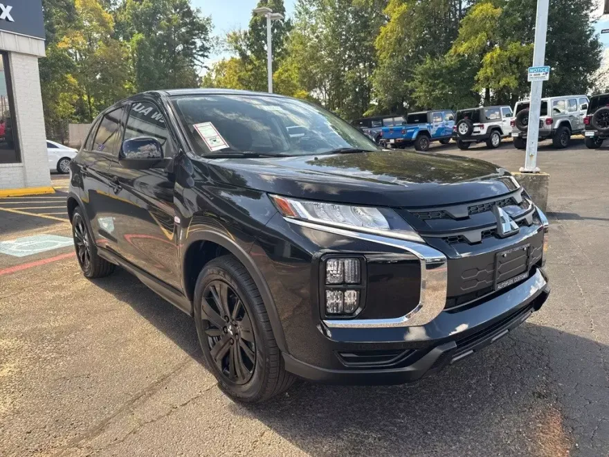 2025 Mitsubishi Outlander Sport LE photo 1