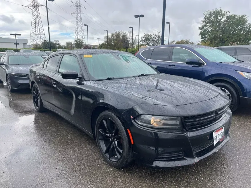 2018 Dodge Charger SXT photo 1