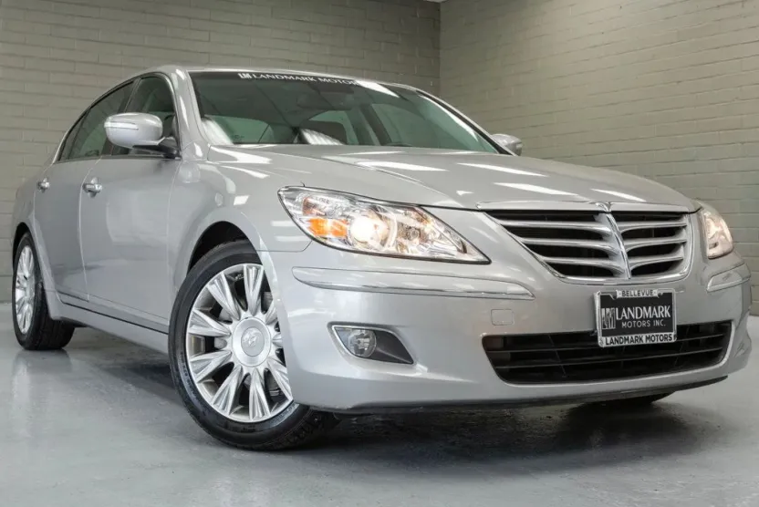 2011 Hyundai Genesis photo 1