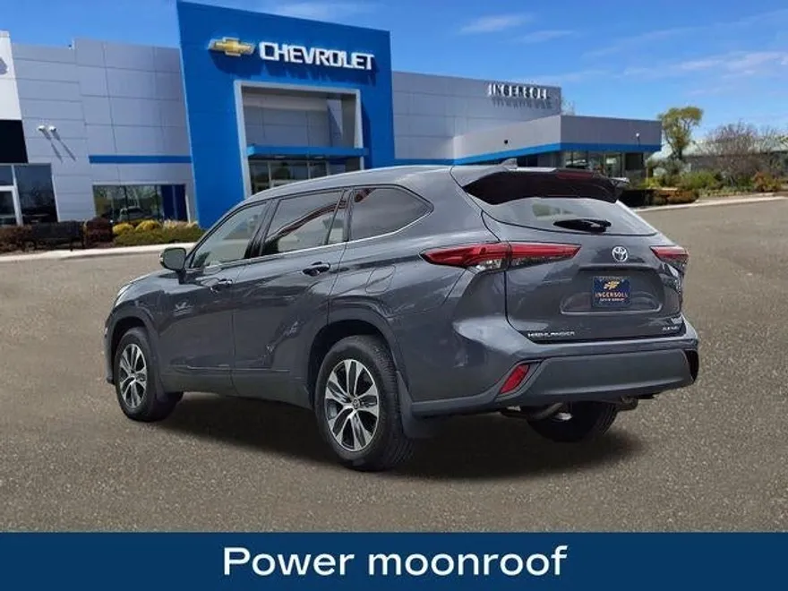 2022 Toyota Highlander XLE photo 1