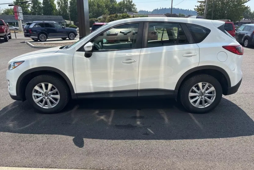 2016 Mazda CX-5 Sport photo 1