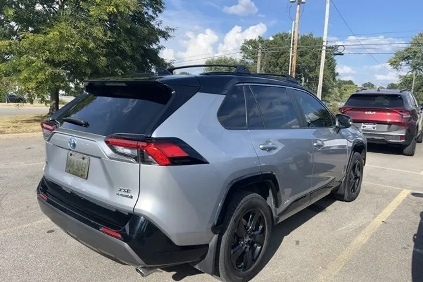 2021 Toyota RAV4 Hybrid XSE photo 1