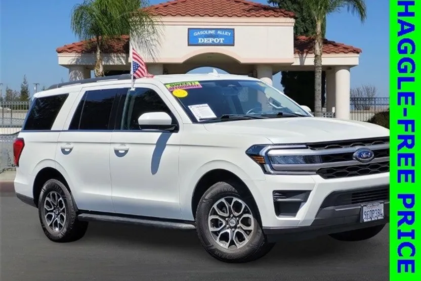 2023 Ford Expedition XLT photo 1