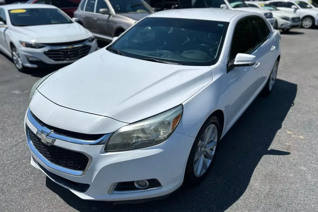 2015 Chevrolet Malibu 2LT photo 1