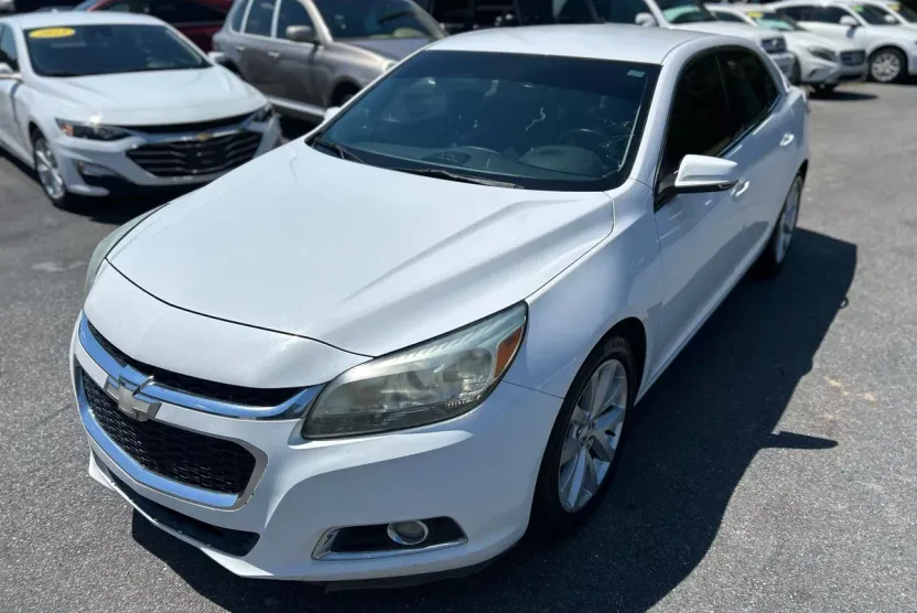 2015 Chevrolet Malibu 2LT photo 1