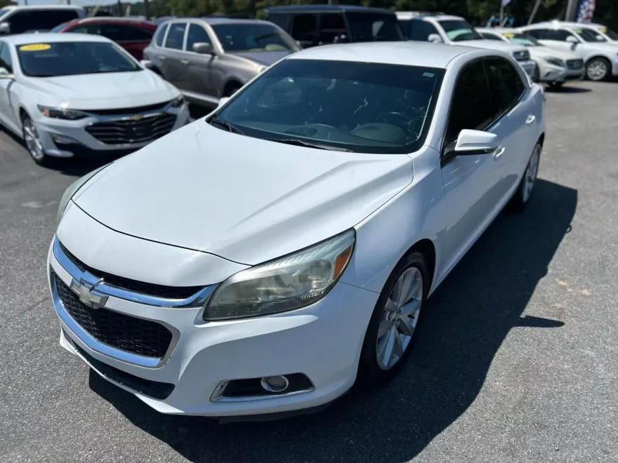 2015 Chevrolet Malibu 2LT photo 1
