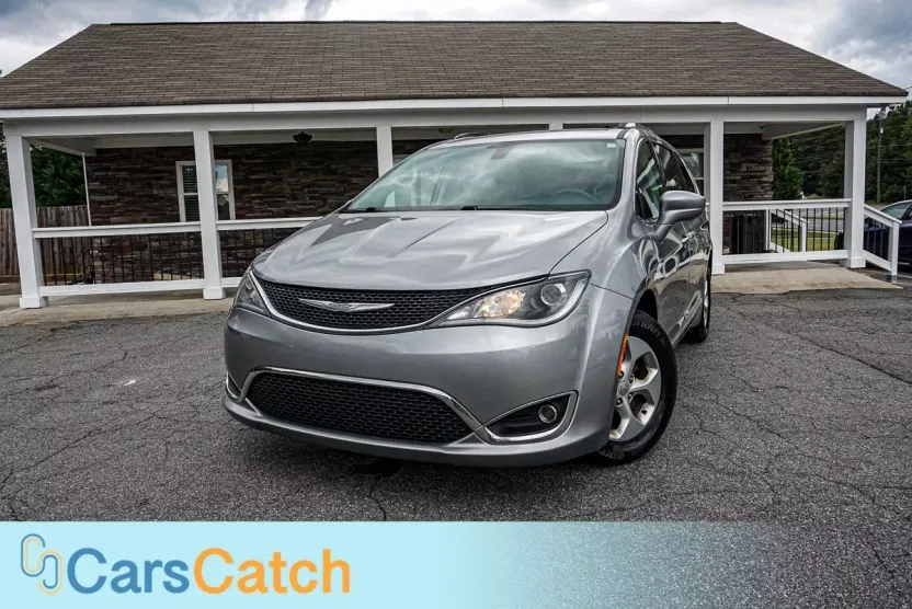 2017 Chrysler Pacifica Touring Plus photo 1