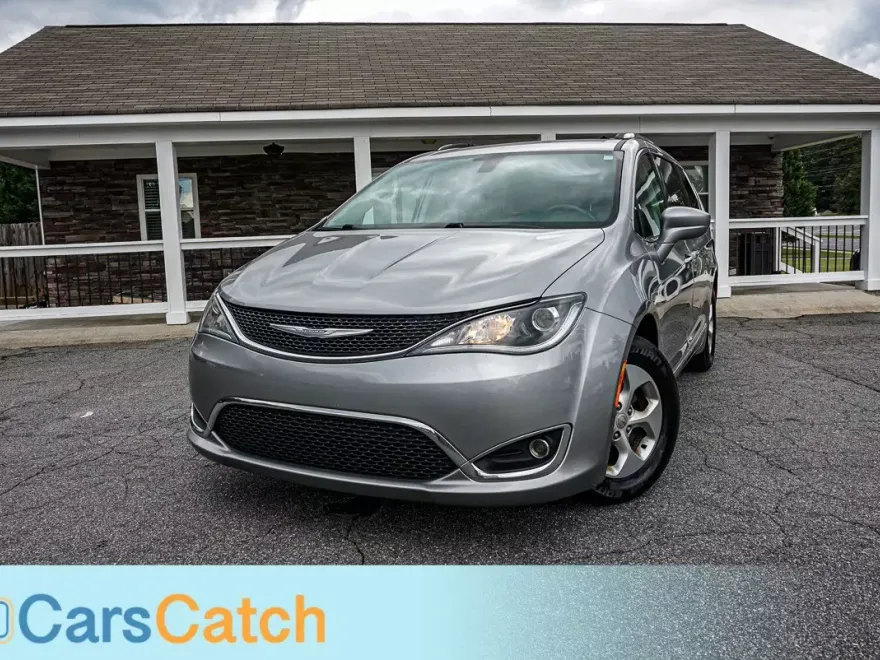 2017 Chrysler Pacifica Touring Plus photo 1