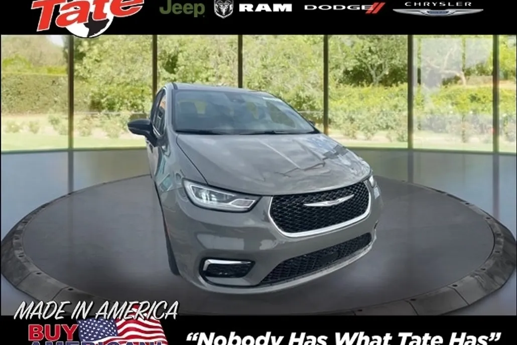 2025 Chrysler Pacifica photo 1