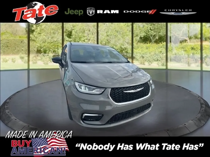 2025 Chrysler Pacifica photo 1