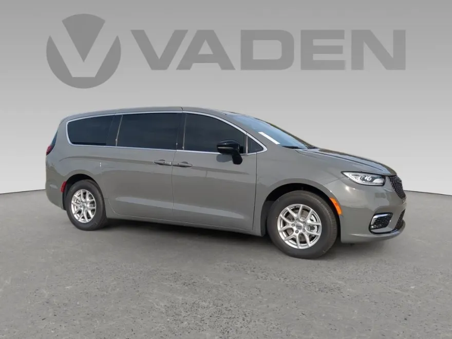 2025 Chrysler Pacifica photo 1