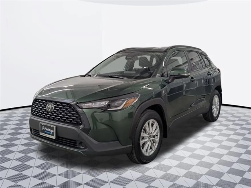 2024 Toyota Corolla Cross LE photo 1