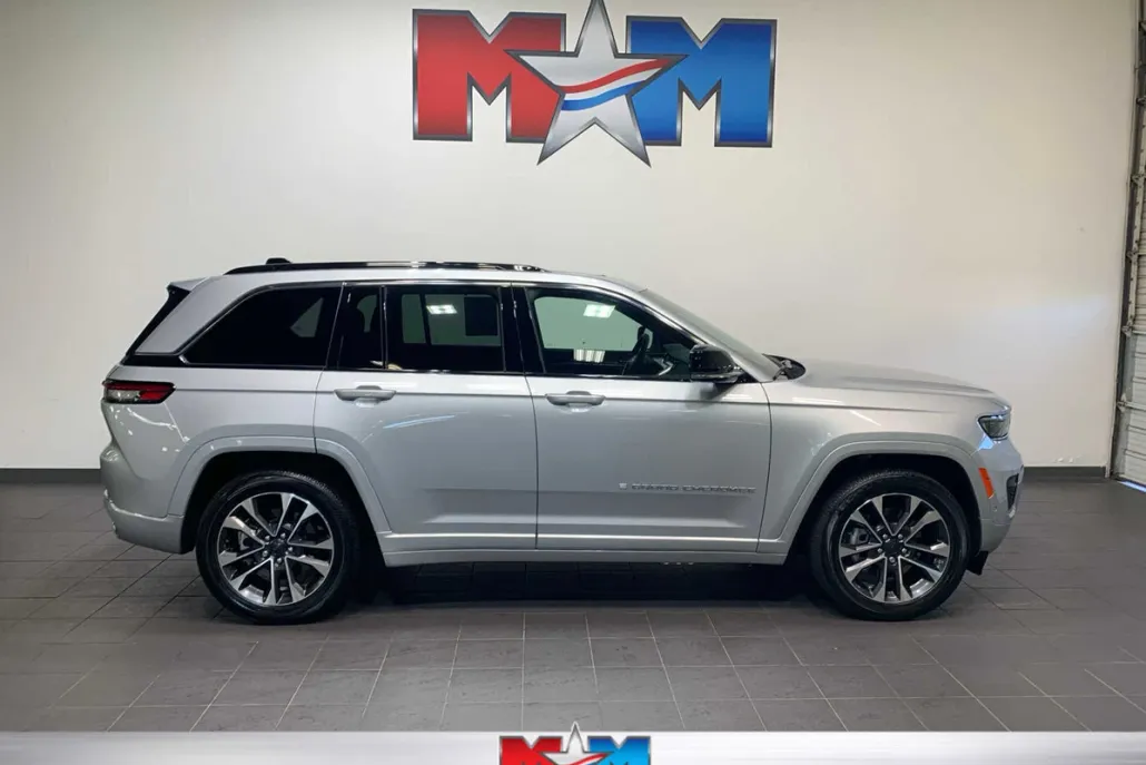 2024 Jeep Cherokee Overland 4xe photo 1