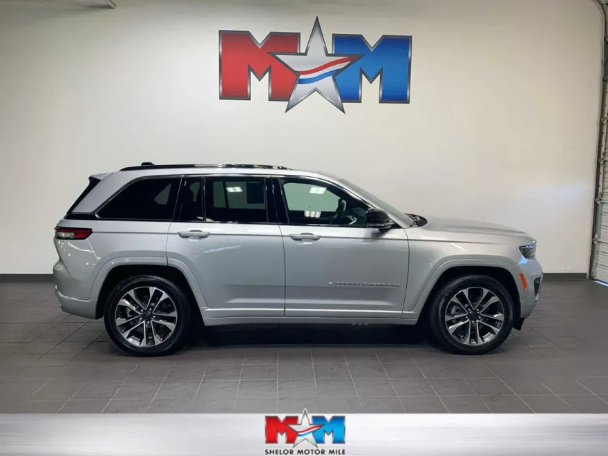 2024 Jeep Cherokee Overland 4xe photo 1