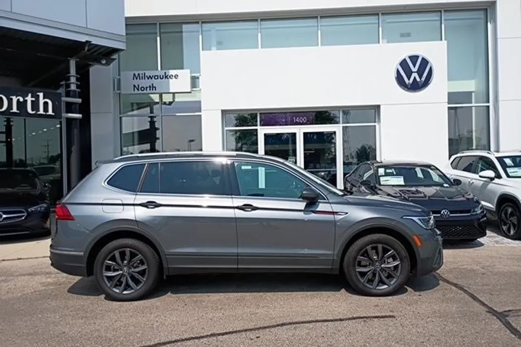 2022 Volkswagen Tiguan SE photo 1