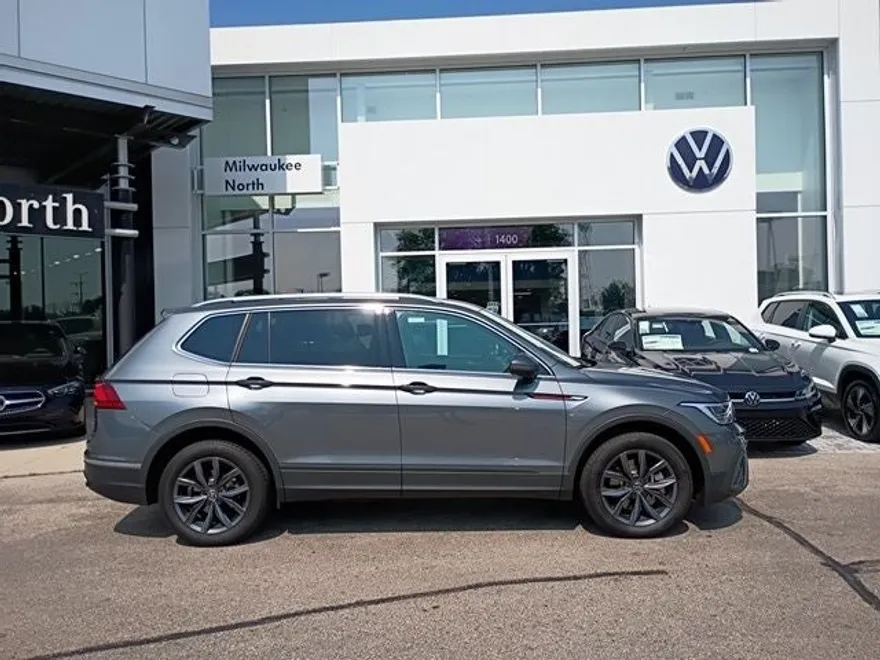 2022 Volkswagen Tiguan SE photo 1
