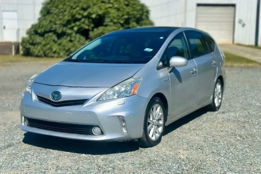2012 Toyota Prius V Two photo 1