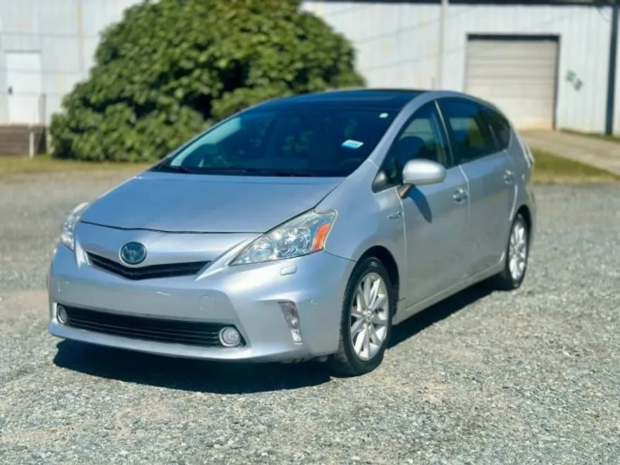 2012 Toyota Prius V Two photo 1