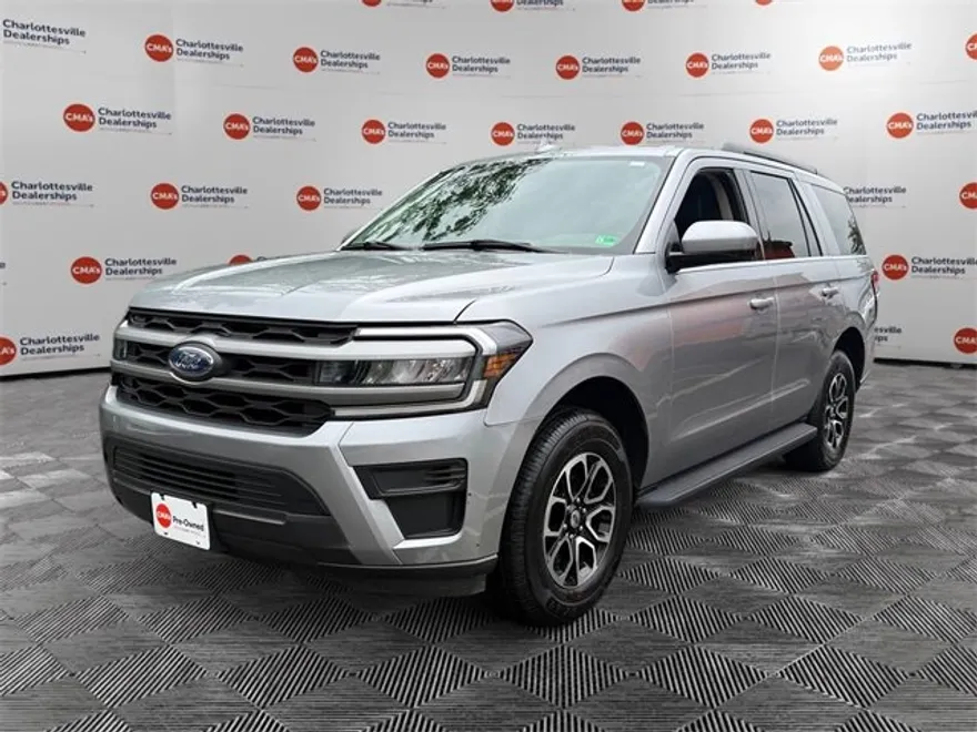 2024 Ford Expedition XLT photo 1