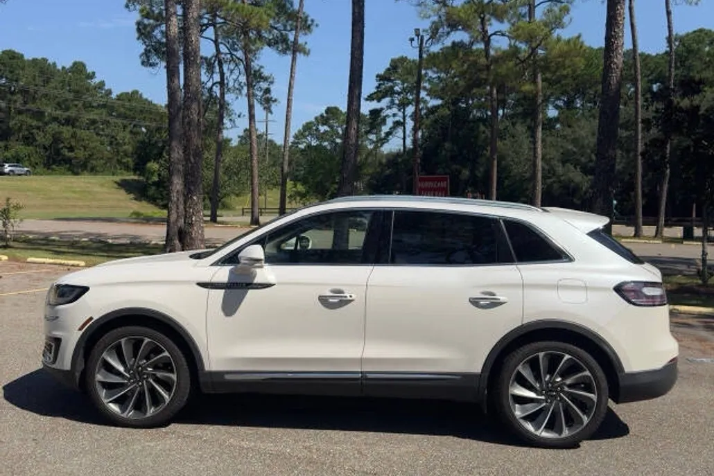2019 Lincoln Nautilus Reserve photo 1